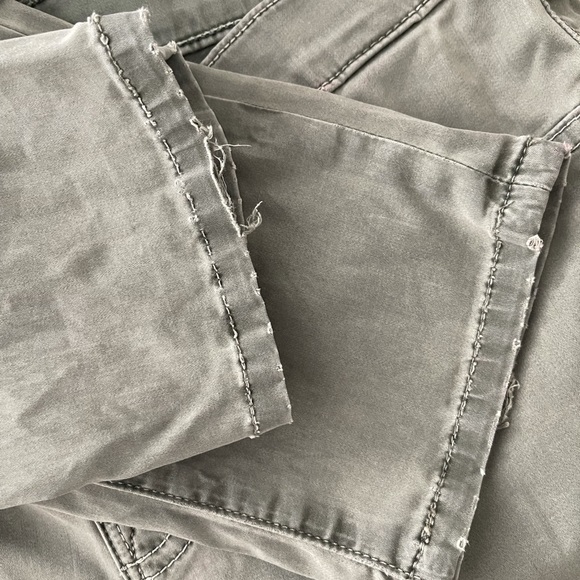 J Brand Skinny Legging Jean in Tumbled Willow - Picture 6 of 8